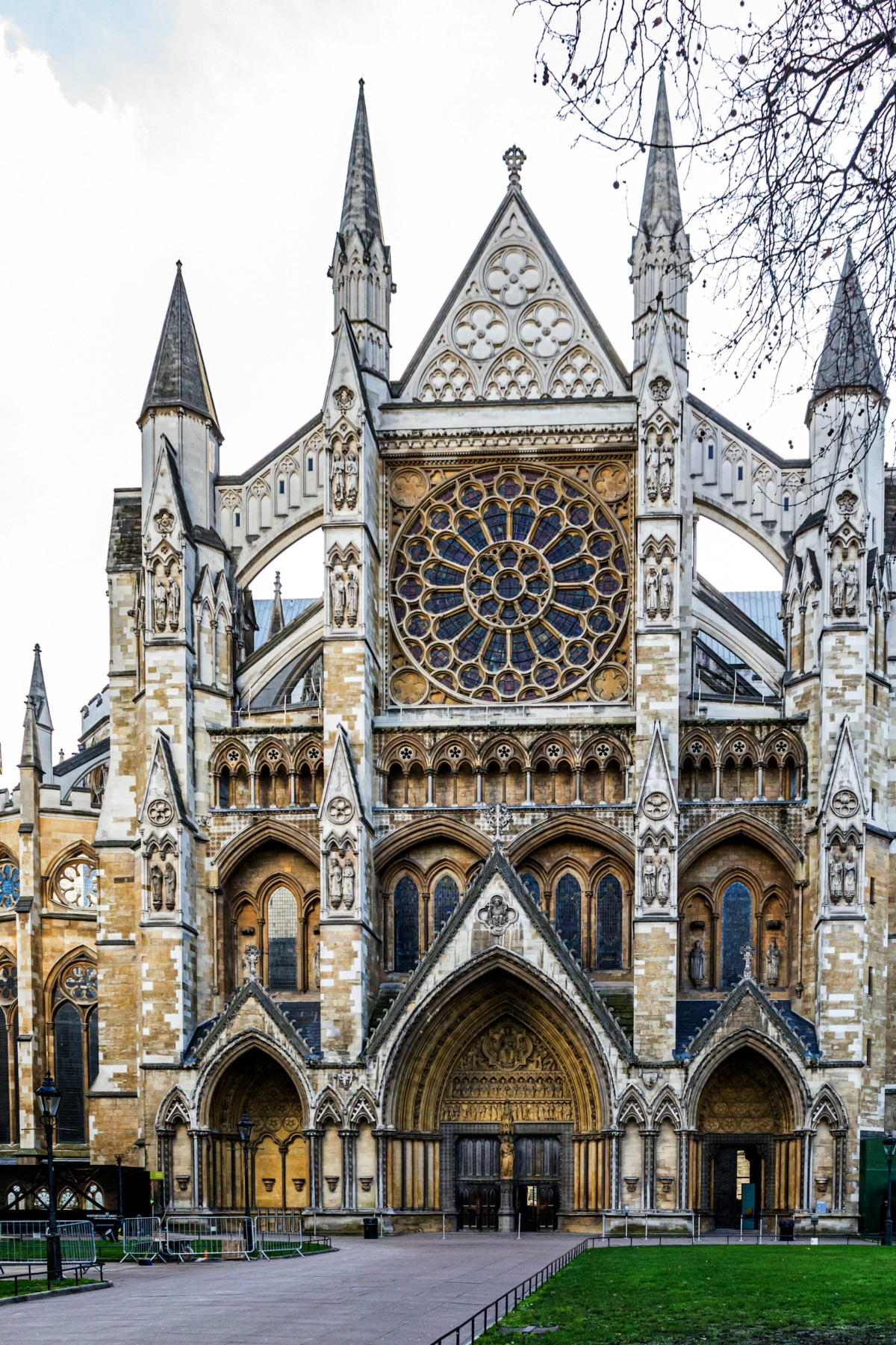 hulki-okan-tabak-dRtIfDKSBZA-unsplash Majesty of London